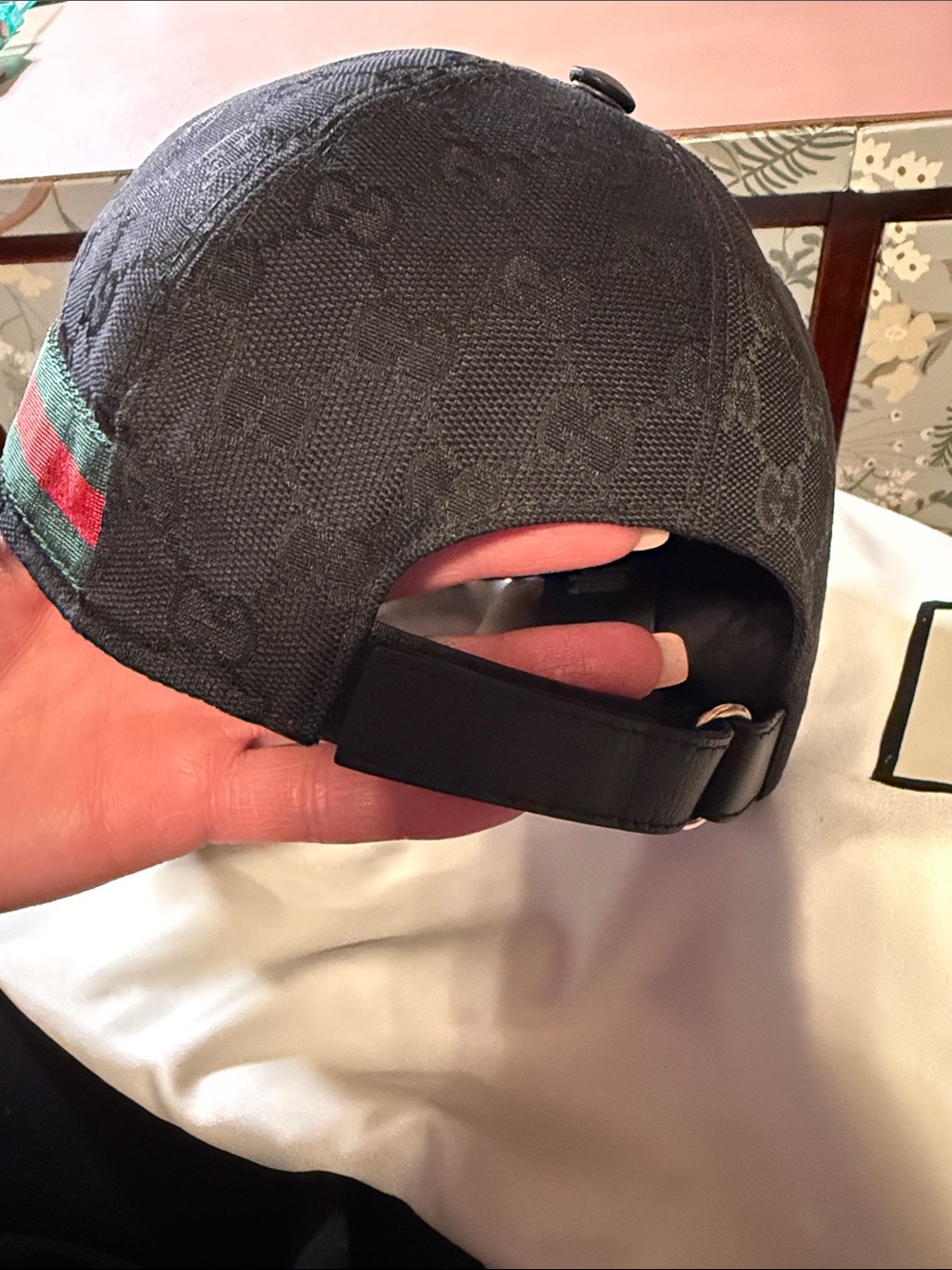 Gucci Black Cap with Signature Stripe - Picture 3 of 3